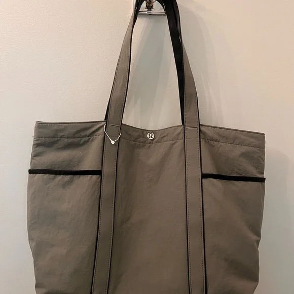 Lululemon Multi-Pocket Tote Bag - Picture 1 of 8